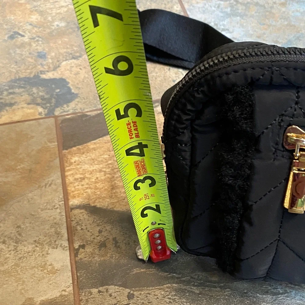 House of Harlow 1960 Black Quilted Belt Bag with Gold Hardware - Picture 3 of 7